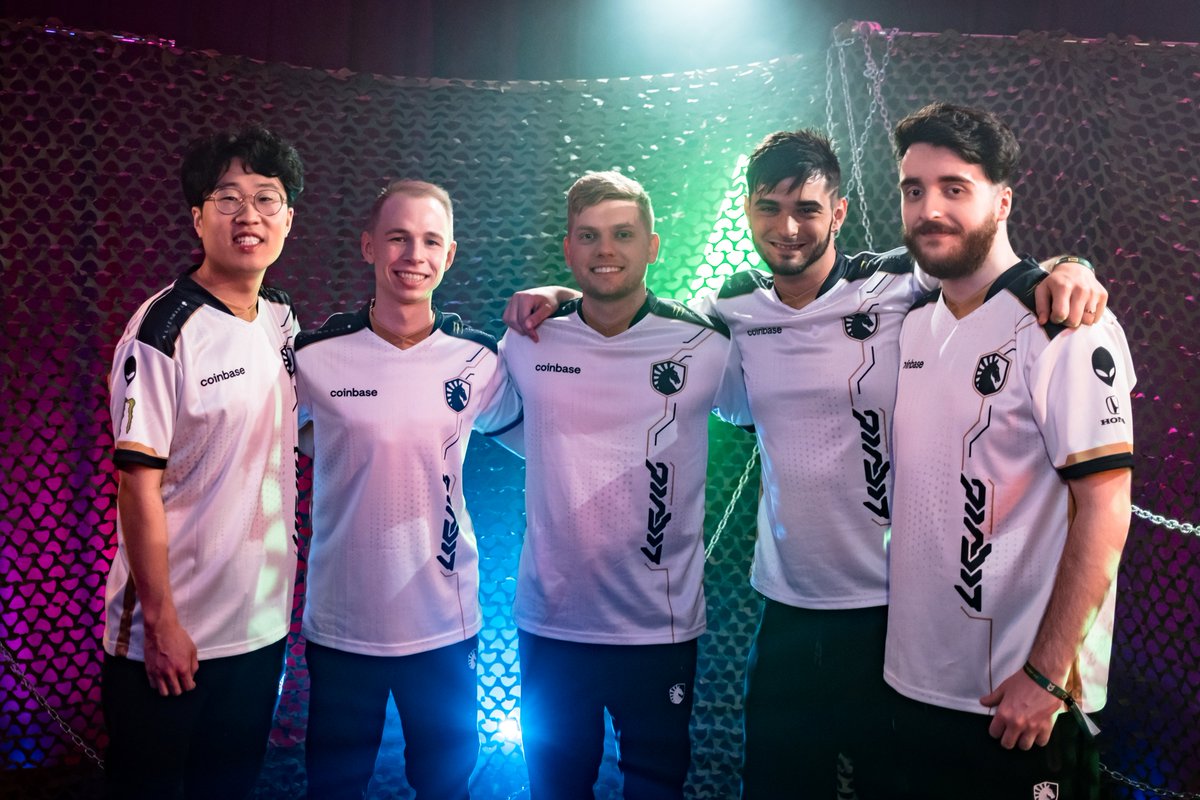 TeamLiquidCS's tweet photo. LEGENDS AT THE MAJOR!!! #TLWIN 

We defeat @AstralisCS 2 - 0 and complete the reverse sweep!!! We move onto the Legends Stage!!! 🇺🇸 https://t.co/wksmHOmhYz