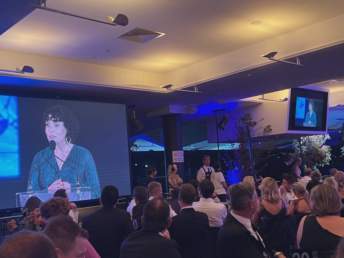 What a night with <a href="/MelbRacingClub/">Melbourne Racing Club</a> raising money for <a href="/KoalaKids/">Koala Kids</a> who provide moments of happiness to kids living with cancer. As a parent this hits particularly close to home. What a great cause. Thanks for the invitation <a href="/Betfair_Aus/">Betfair Australia</a> 🙌