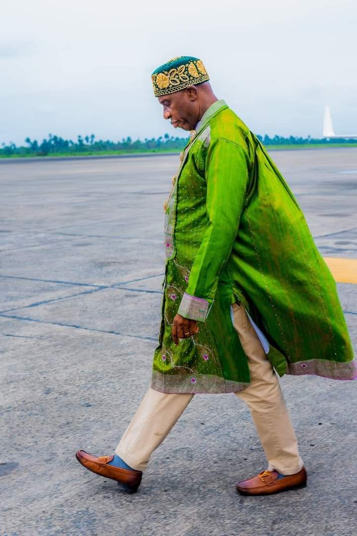 NSGFCRA's tweet photo. Rt. Hon.CHIBUIKE ROTIMI AMAECHI RESIGNS AS TRANSPORTATION MINISTER  TO FOCUS ON HIS PRESIDENTIAL CAMPAIGN.

The CHANGE AGENT!

Thank you for your service to Nigeria. https://t.co/Ig9qikmqh6