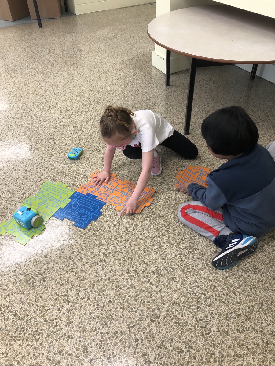 GlenFallsSchool's tweet photo. Successful morning coding at Glen Falls School. #ScienceEast https://t.co/CtJjIpnle1