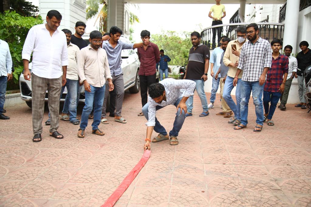 14ReelsPlus's tweet photo. #BlockbusterSVP Celebrations 💥💥

Team #SVP having a blast after the SENSATIONAL SUMMER BLOCKBUSTER 🔥

#SarkaruVaariPaata
#SVPMania  

Super 🌟 @urstrulyMahesh @KeerthyOfficial @ParasuramPetla @MusicThaman @GMBents @MythriOfficial @saregamasouth https://t.co/Lvqb7PFB2S