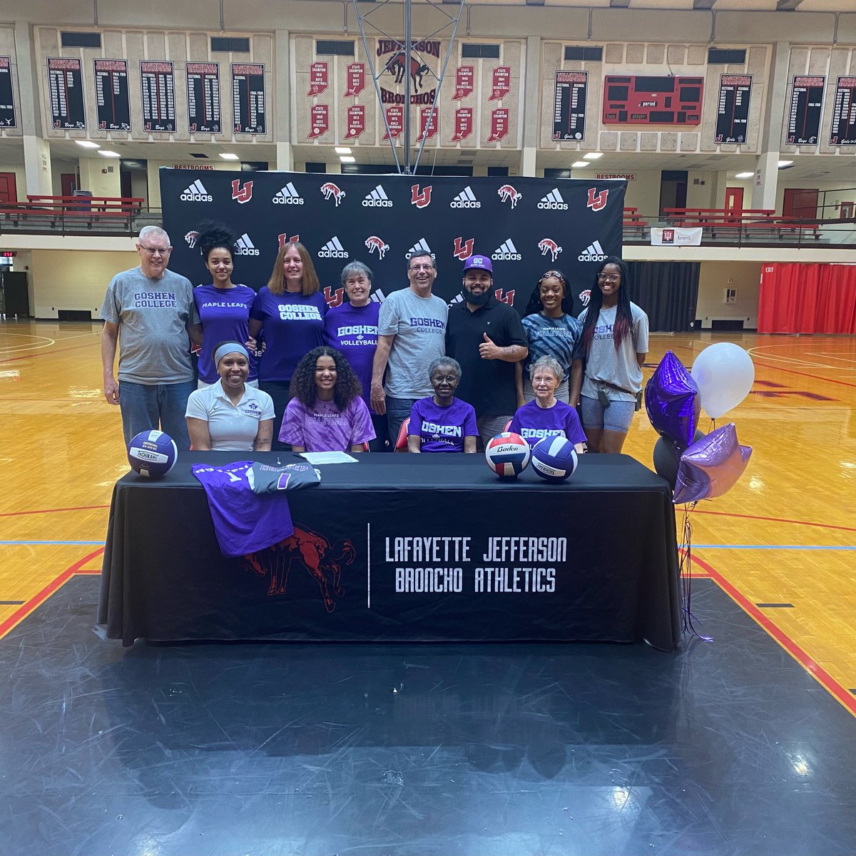 GCMapleLeafs_WV's tweet photo. 🚨SIGNED, SEALED, DELIVERED🚨
She’s finally ours. Allow me to introduce our newest MapleLeaf to the group, Kyla Moffitt!
📍Lafayette, Indiana
👩🏽‍🏫Jefferson High School
🎽Outside
📚Film Production
🏐Circle City Volleyball Club https://t.co/8e0vGiNQSq