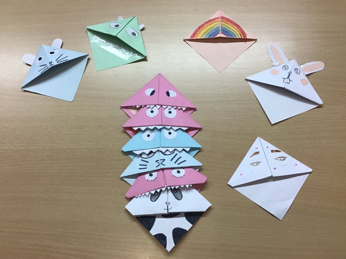 CdiFlers's tweet photo. Petite pause zen au CDI avec la création de marque-pages origami… #CDIzen #atelierlecture https://t.co/E1U107GoHd