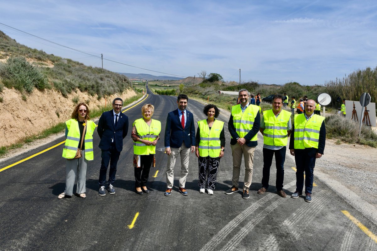 Territori (@territoricat) on Twitter photo 🌍Comencem a instal·lar un asfalt que redueix en 1.300 tones les emissions de CO2 amb el pla de ferms sostenibles.
🚧 El #vicepresident <a href="/jordiPuignero/">Jordi Pu1gnerO</a> presenta les 12 actuacions que s’executaran durant aquest any, amb una inversió de 20 MEUR.
👉ow.ly/bqrT50J6e4k 🌍Comencem a instal·lar un asfalt que redueix en 1.300 tones les emissions de CO2 amb el pla de ferms sostenibles.
🚧 El #vicepresident <a href="/jordiPuignero/">Jordi Pu1gnerO</a> presenta les 12 actuacions que s’executaran durant aquest any, amb una inversió de 20 MEUR.
👉ow.ly/bqrT50J6e4k