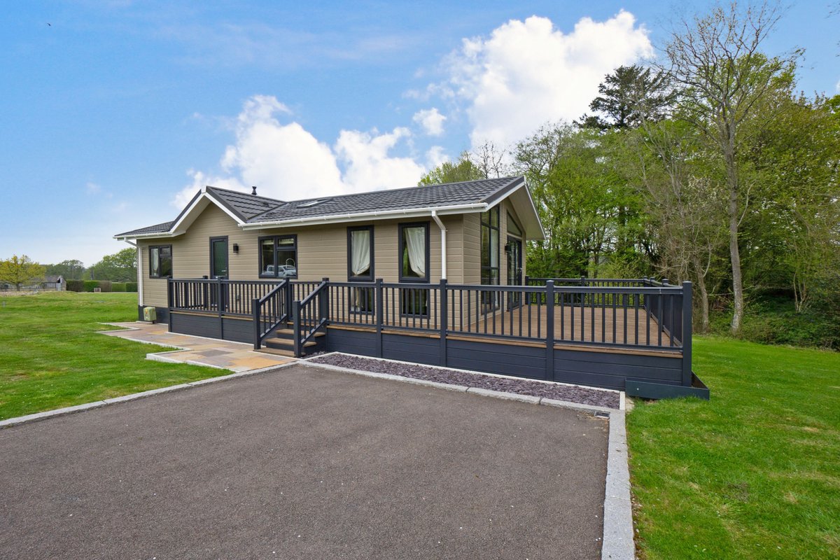 QuickMoveUK's tweet photo. Quickmove is delighted to welcome a new residential park to our park network. Situated in East Sussex, this gated community provides an outstanding view over a lake.

Customers can enjoy luxury showhomes in a unique setting surrounded by woodland.

https://t.co/tjs9ILVlzj https://t.co/u1JbGLIPt3