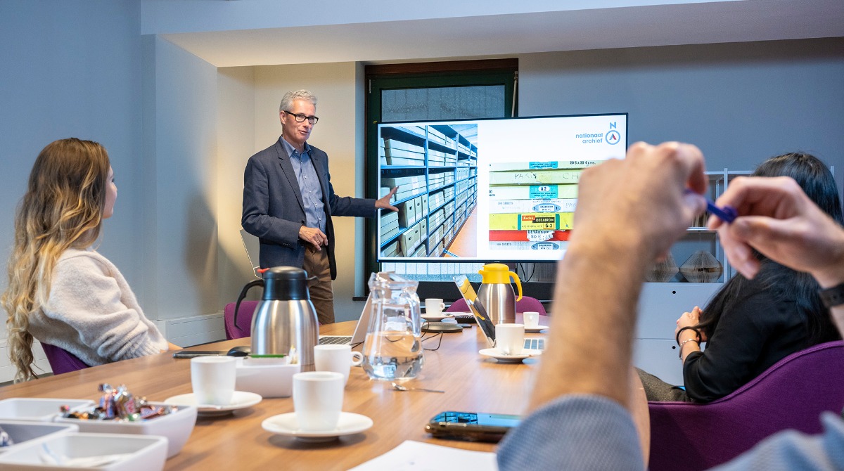 NA_Archief's tweet photo. #vacature We zoeken een enthousiaste en proactieve senior juridisch adviseur, inzetbaar op het brede terrein van bestuurs-, informatie-, en archiefrecht. Met deze maatschappelijk relevante baan draag je bij aan de missie van het Nationaal Archief. 
https://t.co/a7AWGAwTxx https://t.co/GwTPlmFGUf