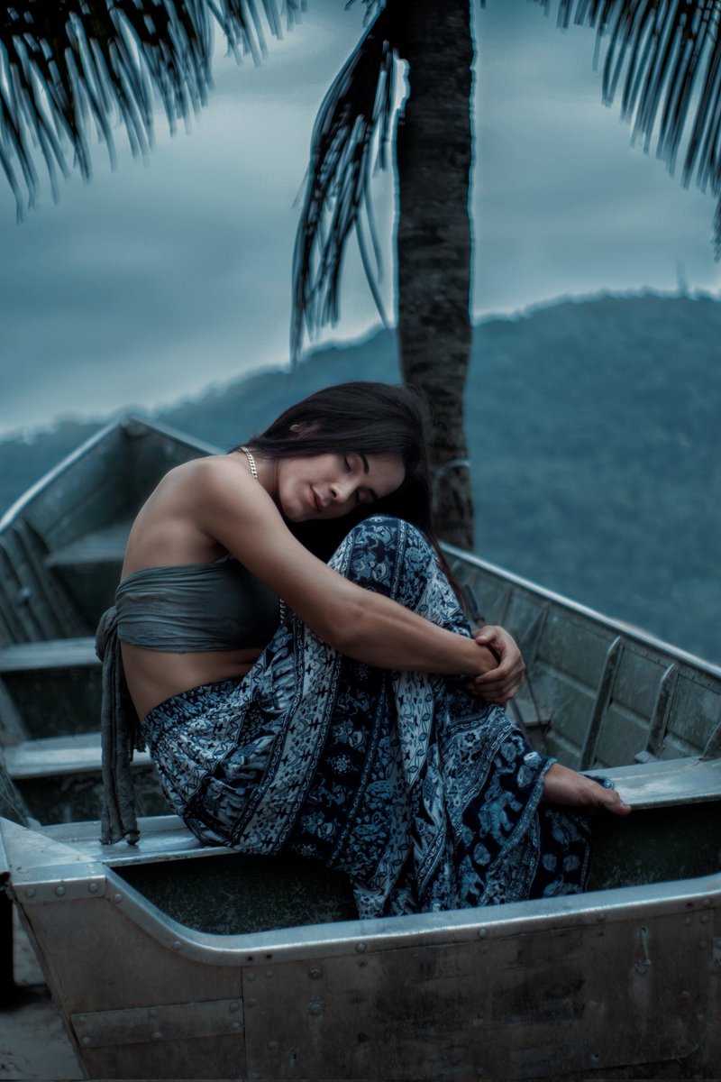 AlbQueen_'s tweet photo. Sereia do asfalto rainha do luar, entrega o teu corpo somente a quem possa carregar...🧜♀️
#bomdia #ensaiofotografico #model #tgirl #trans #morena #look #tonsfrios #natureza #litoral #praiagrande https://t.co/IOEhfoKkP2