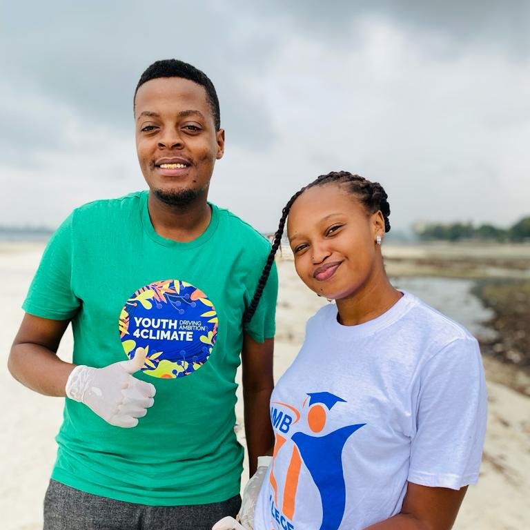 SDGsTanzania's tweet photo. We have one of the young environment activists @KivuyoLaurel  and enthusiasts on marine participating in marine resource management through mobilizing young people to volunteer in cleaning coastal areas together with advocating for underwater conservation #ClimateActionNow #sdg14 https://t.co/95IzKq7G2C