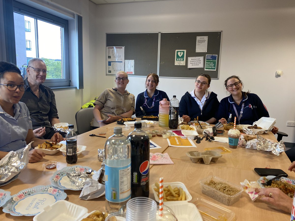 RachelleBDN's tweet photo. Happy International Nurses Day from @ArdwLongINT 
Thank you so much to @mylahore for providing an amazing lunch to celebrate. Fabulous food. 
#InternationalNursesDay2022 @Tracyjaned @mcrlco @GillAcreman https://t.co/w5w3DflcUr