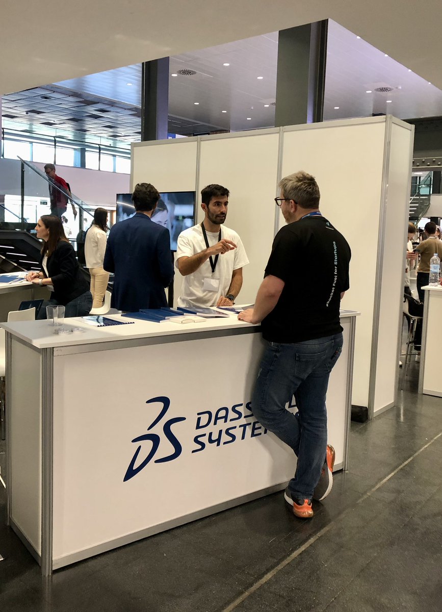 EU_Startups's tweet photo. Come and say hi to the Dassault Systemes team (@Dassault3DS) at @EU_Startups Summit π
#eustartupsummit #EUStartups https://t.co/uMja9jRLiC