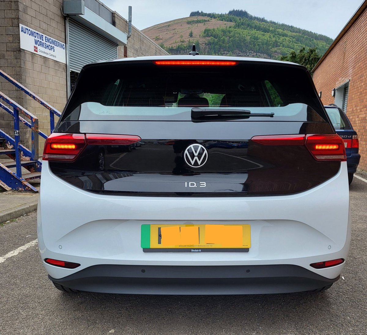 New electric vehicles arrived at @coleggwent #CrosskeysCampus this week to join our @Tesla Model 3, @NissanElectric Leaf, @BMWi i3 and @ToyotaUK Prius. Thank you to @drivegreenuk for your help providing the 3 Nissan Leafs and @VW Bridgend for the ID3.