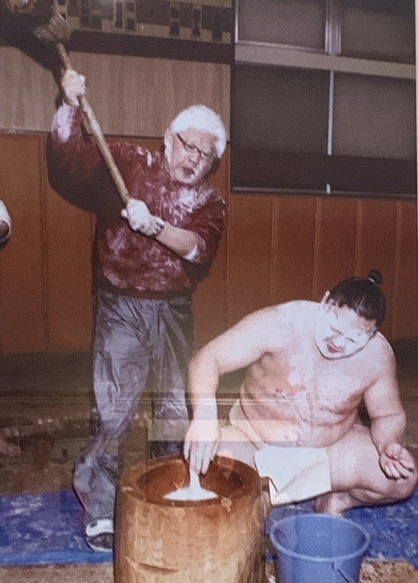 両国国技館内、相撲博物館で開催されている「白鵬展」でのおもしろ餅つき写真と、教習所時代のめちゃかわいい白鵬ノート。 