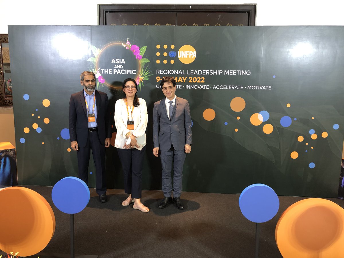 UNFPAPakistan's tweet photo. UNFPA Pakistan Team at #APRLM2022/Regional Leadership Meeting reaffirmed its commitment to accelerate progress towards achievement of 3 transformative results of reducing preventable maternal deaths,unmet need for family planning,gender-based violence &amp; child marriage in Pakistan https://t.co/677DqRyxCi