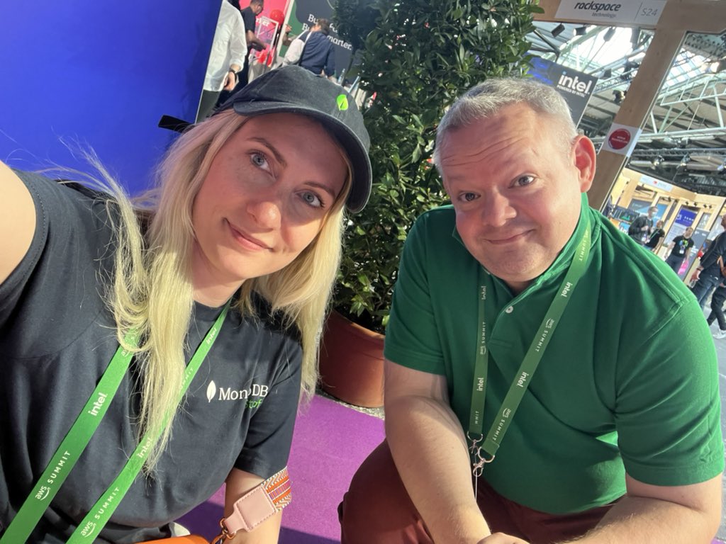 Hyproproxy's tweet photo. Kicking it back @awssummit Berlin with @pawel_manu 
Help me reach my fist bumping 🤜🏻🤛🏽 goal and come by our booth B01 🎉✨ https://t.co/buGNctIqt7