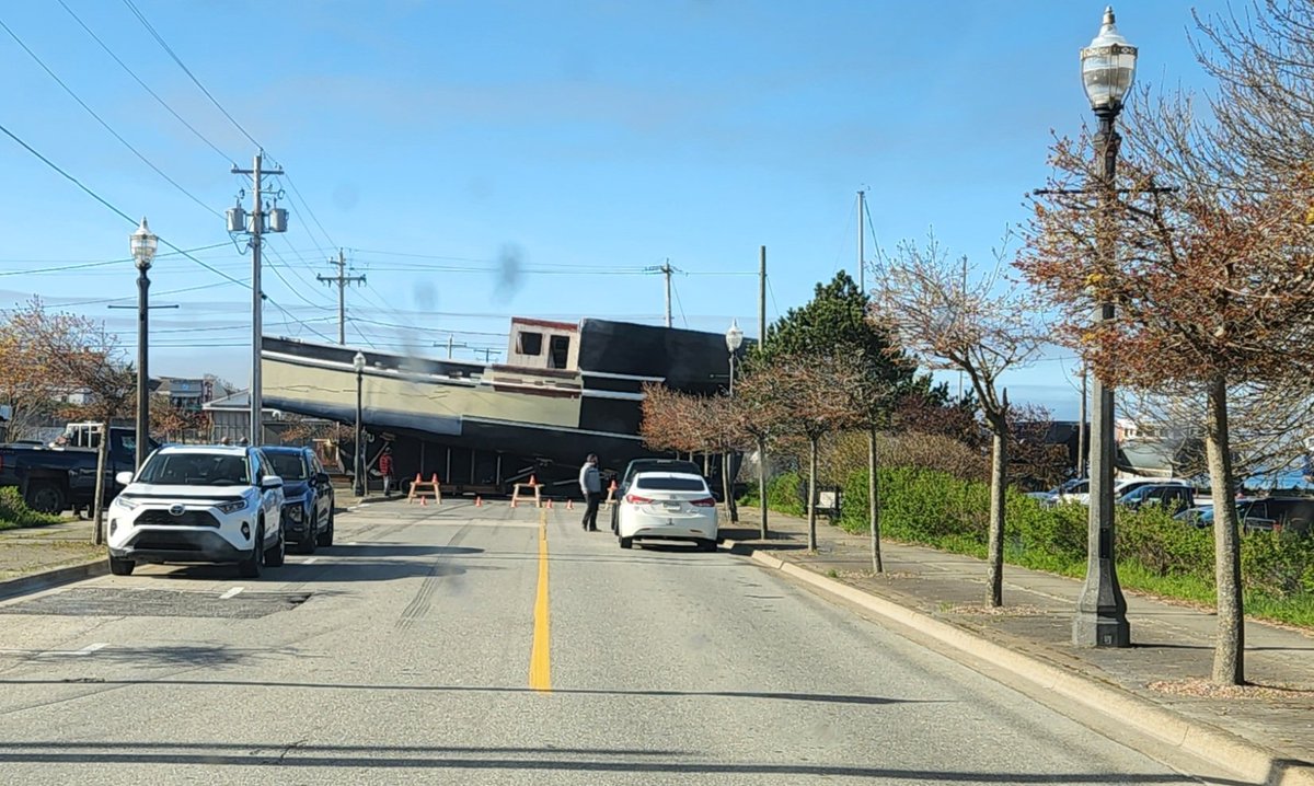 IMOFoods's tweet photo. Rush hour this morning  on Water St .  Traffic is backed up https://t.co/MfRxSPfz3b