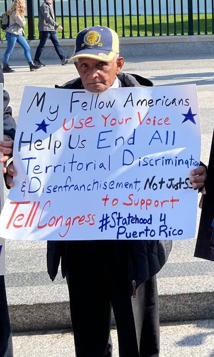 MariCr16008028's tweet photo. Seeing a veteran asking for the right to vote for the President of his Nation and to have voting representation in Congress, breaks my heart! 😥 How is this still happening in America? Who can write me here that this is ok? 

Thank you for your service! God bless you! 🙏🇺🇸🇵🇷 https://t.co/6toXXThM1S