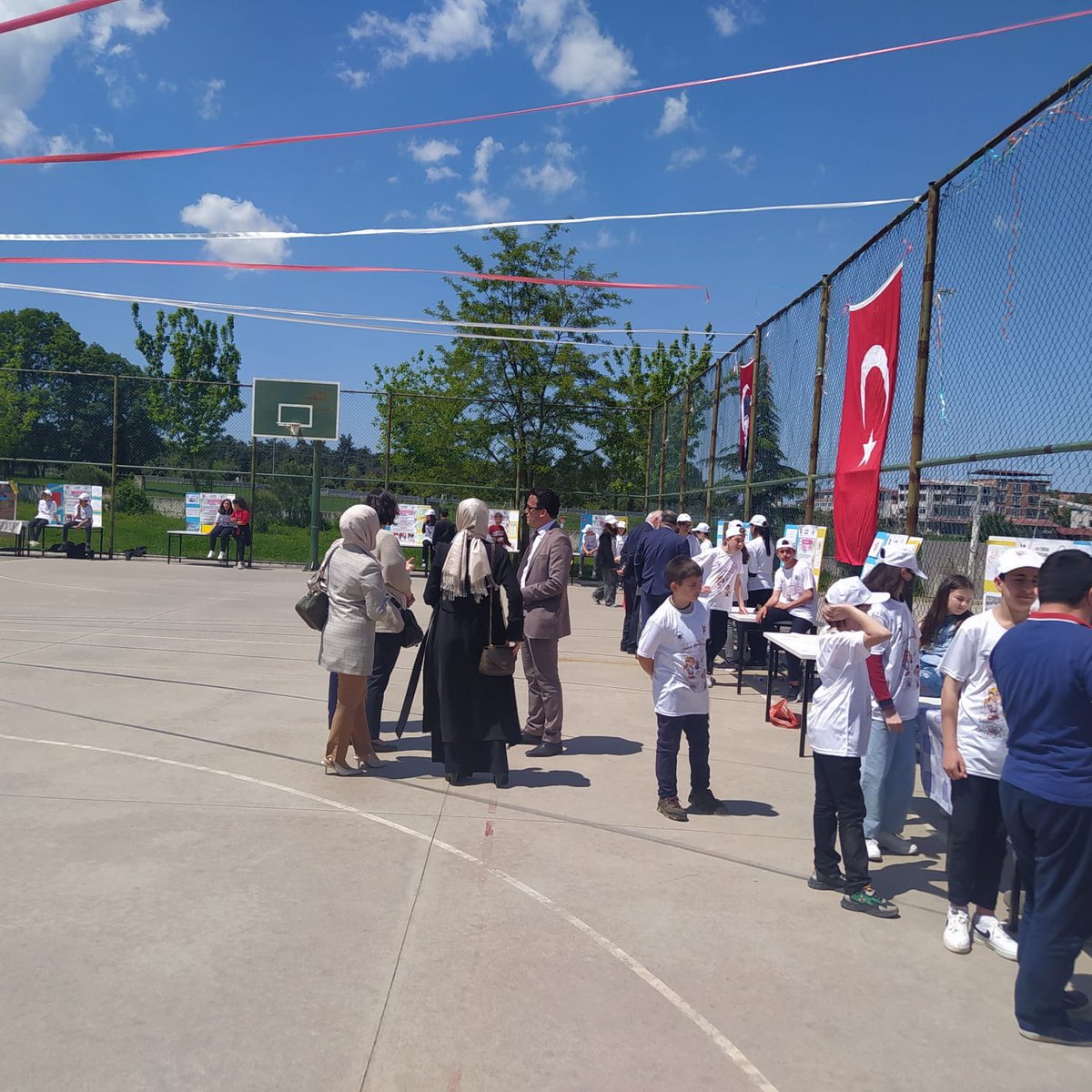 Bafra Toki Şehit Mehmet Boşnak Ortaokulu öğrencileri Tübitak 4006 Bilim Fuarında yeteneklerini ortaya koydular. Yönetici, öğretmen ve öğrencilerini tebrik ediyoruz.  <a href="/samsunmem/">Samsun İl Milli Eğitim Müdürlüğü</a>  <a href="/gokhanmurat1/">Murat YİĞİT</a> <a href="/karslan55/">Kenan ARSLAN</a>