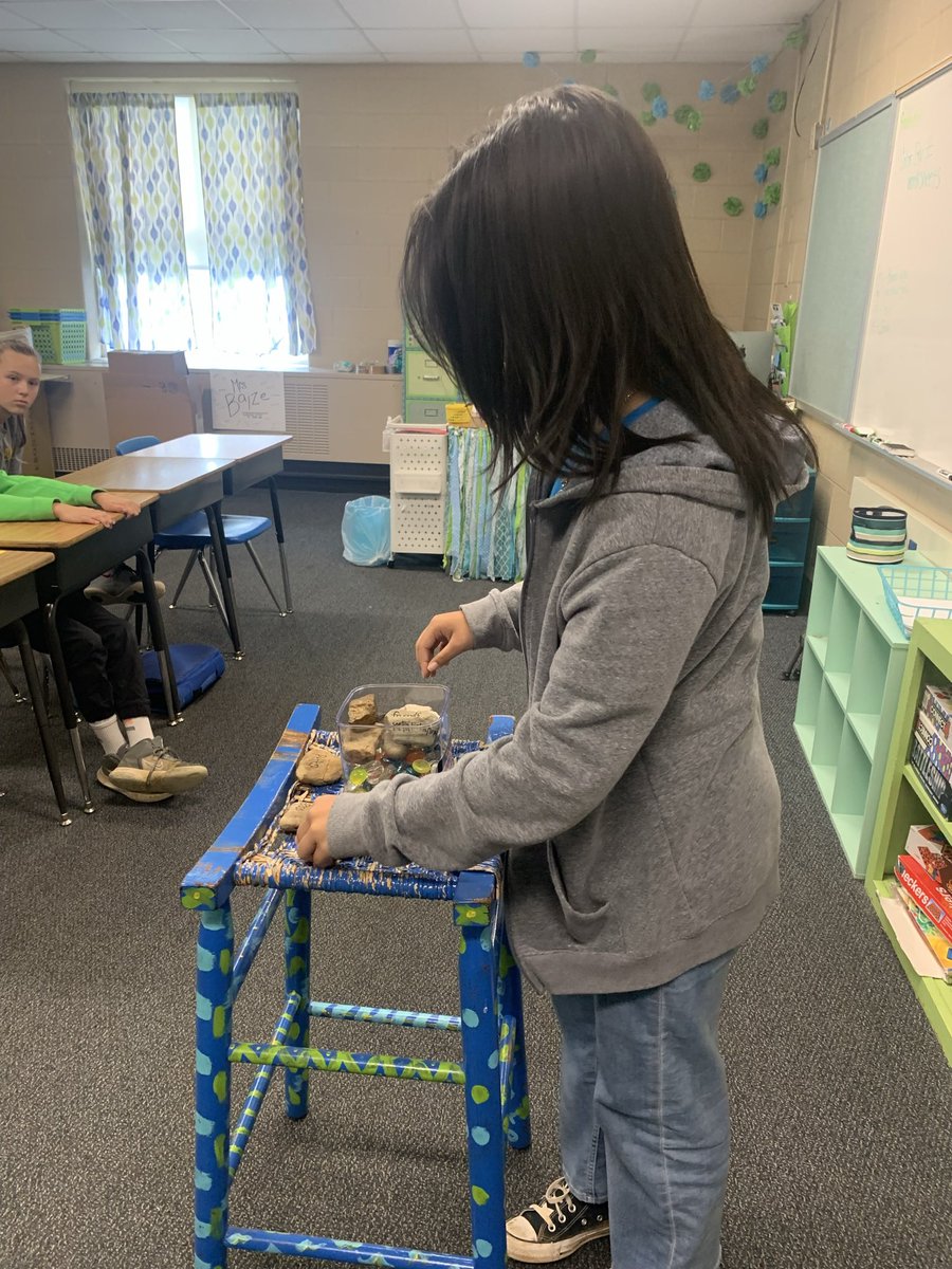 RP_Leadership's tweet photo. Finishing the year strong with a reminder to put ‘first things first’ @TheLeaderinMe Habit 3. Ss tried to fit their big rocks into their day, but when we prioritize what’s really important, we use our time and talents more effectively! #bigrocksfirst @RichPondElement ❤️🐾 https://t.co/gedeColILj
