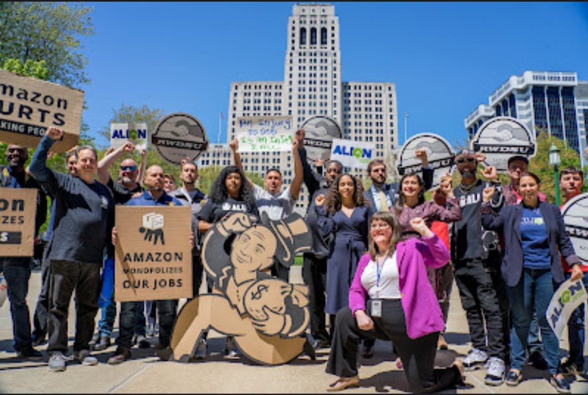 Local804T's tweet photo. @804_local @Angelikaswayy @Shut_downAmazon @RWDSU @ALIGNny 
When our Workers and Communities are under Attack!!! What do we do? 
STAND UP FIGHT BACK!!!
#TheMovementContinues
#passWWPA
#passthe21stcenturyantitrustact
#takethefighttostatecapitol https://t.co/8zNyJyfUmQ