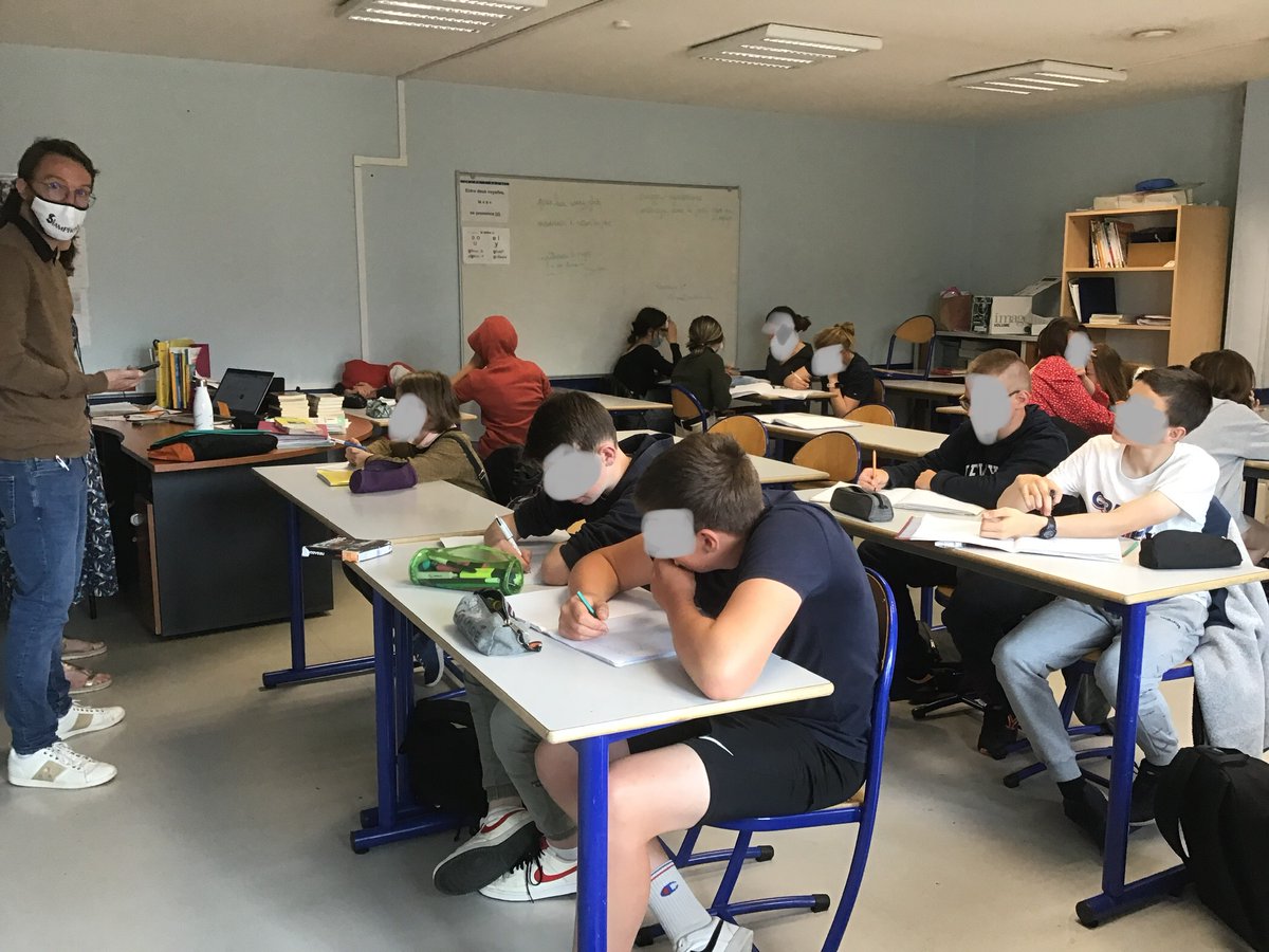 #PEAC Ado : les sens de l’art : première rencontre des 4e du <a href="/collegecerisy/">Collège Anne Heurgon-Desjardins</a> avec Max Hardy, slameur de la compagnie #Slamphonie. Au programme : découverte  du #slam, petits ateliers d’écriture et lancement du projet sur le #vivreensemble <a href="/daac_normandie/">DAAC-Normandie</a> <a href="/dsden50/">DSDEN 50</a> <a href="/LaManche50/">Département de la Manche</a>