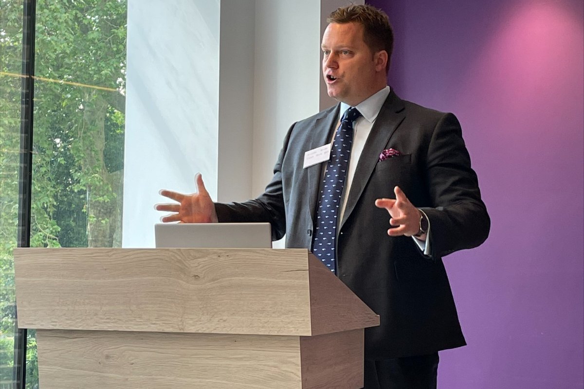 YBC Chair @michaelpolaklaw sharing the headlines from our ‘Life at the Young Bar’ report at the <a href="/lpma_uk/">LPMA</a> annual conference: fair work allocation, diversity, bullying, career dev. Encouraging chambers to think how they can support &amp; inspire their young barristers.