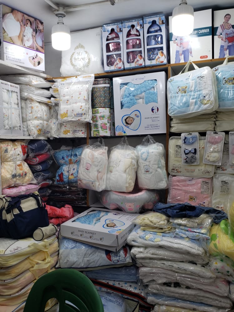 brendah_ape's tweet image. @Dhanns6 CEO Dorahz Kids Collection has opened up a legit baby clothes shop at Ham shopping mall, Shop Cg27.
Range of kids clothes from Newborn to 15yrs.

Contact: +256 706 617116 
NB: She does delivery right to your doorstep. 

Let's support girl child. Kindly retweet ba dear🤗