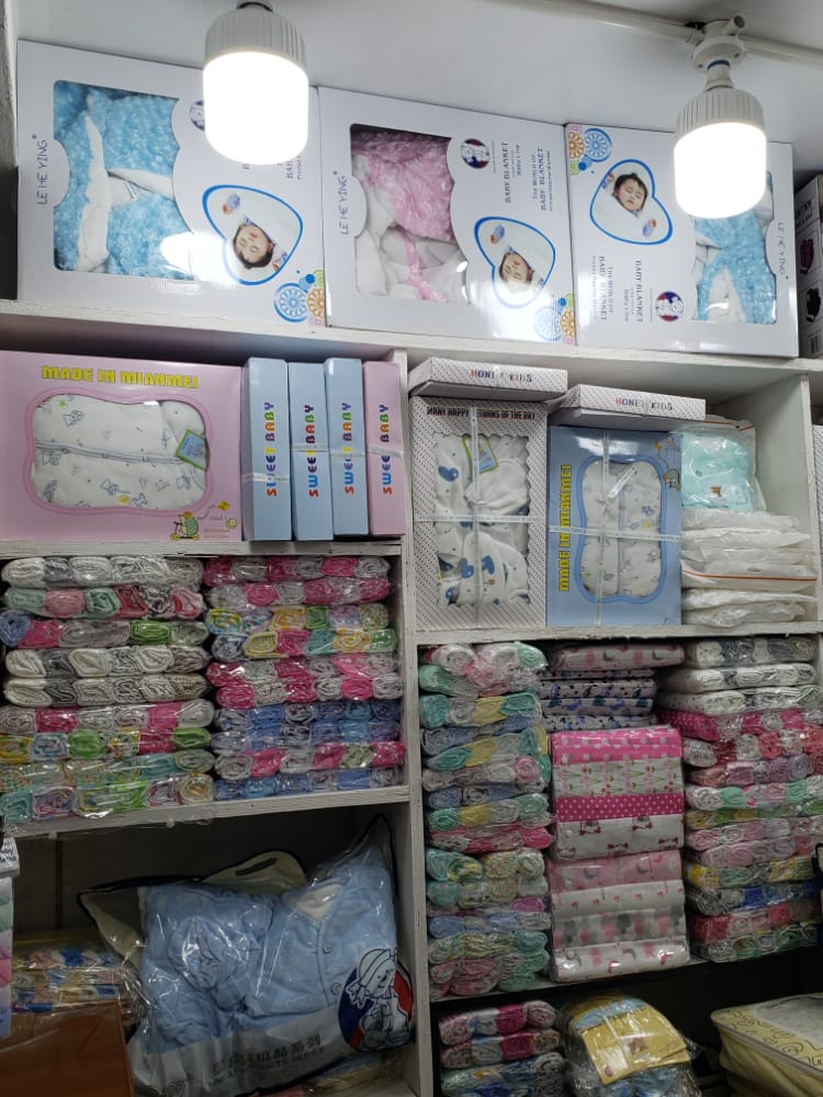 brendah_ape's tweet image. @Dhanns6 CEO Dorahz Kids Collection has opened up a legit baby clothes shop at Ham shopping mall, Shop Cg27.
Range of kids clothes from Newborn to 15yrs.

Contact: +256 706 617116 
NB: She does delivery right to your doorstep. 

Let's support girl child. Kindly retweet ba dear🤗