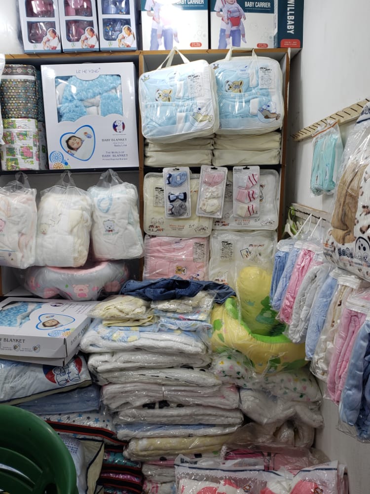 brendah_ape's tweet image. @Dhanns6 CEO Dorahz Kids Collection has opened up a legit baby clothes shop at Ham shopping mall, Shop Cg27.
Range of kids clothes from Newborn to 15yrs.

Contact: +256 706 617116 
NB: She does delivery right to your doorstep. 

Let's support girl child. Kindly retweet ba dear🤗