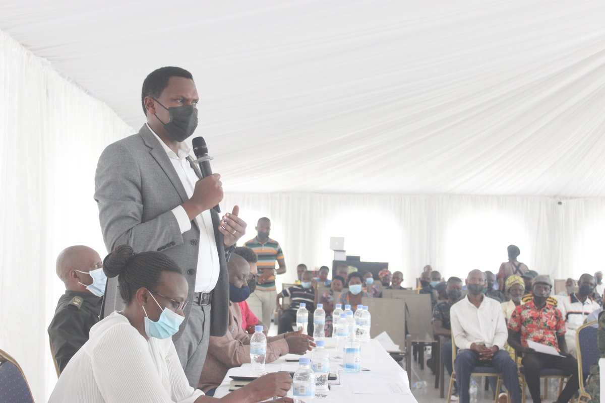 Mu gikorwa cy'ubukangurambaga ku kurwanya ruswa n'akarengane mu murenge wa Kigali, DEA <a href="/EmmyNGABONZIZA1/">Emmy NGABONZIZA</a> yasabye abayobozi kwirinda kurya ruswa kuko ibatesha agaciro ikanadindiza iterambere. Ati "bitinde bitebuke uyirya azafatwa" Yanabakanguriye kwikingiza #COVID19 no kwizigamira