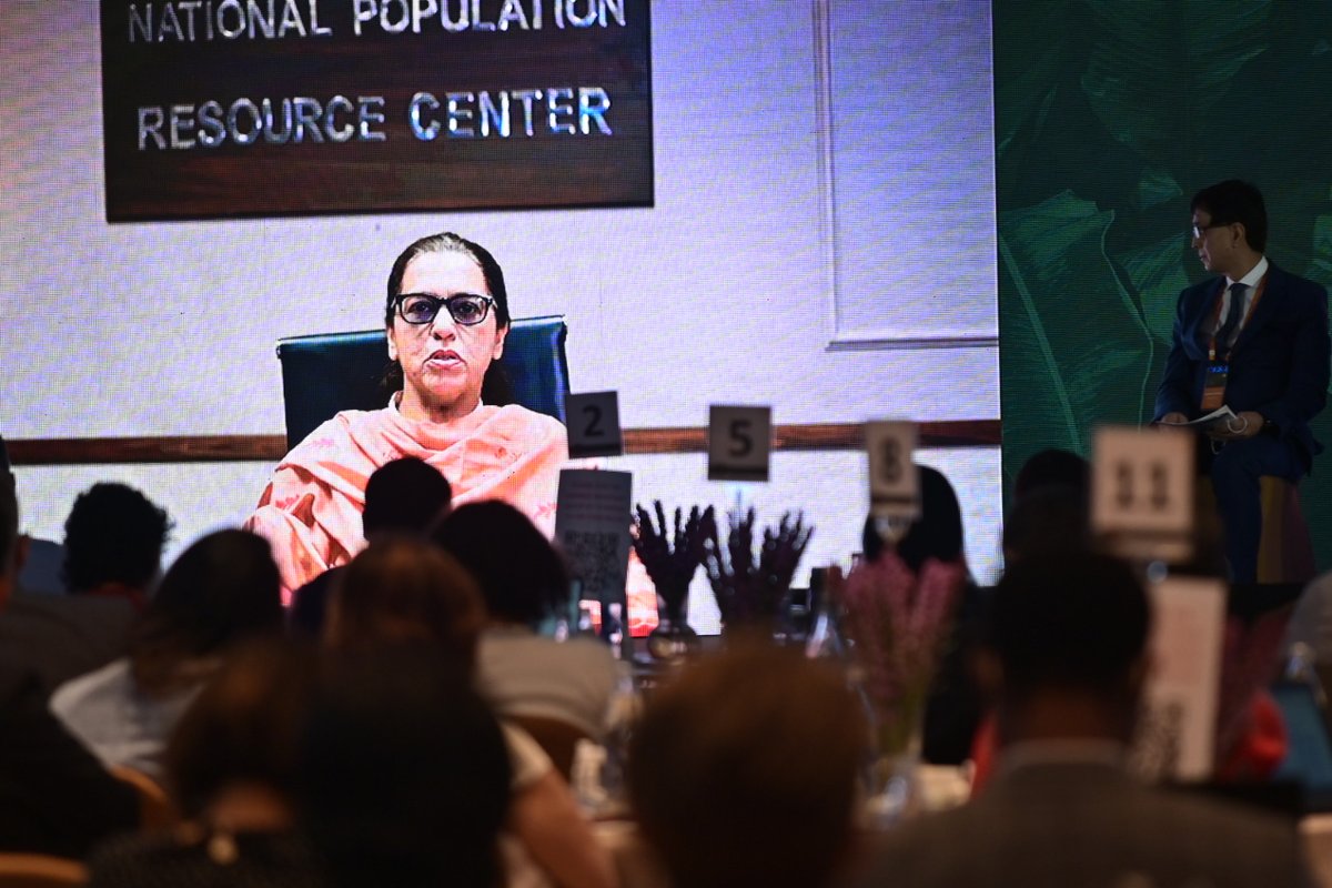 UNFPAPakistan's tweet photo. At the Regional Leadership Meeting of @UNFPAsia, Dr. Bakhtior Kadirov, UNFPA Pakistan Representative (ai) contributed to the session on Innovative Financing and presented Pakistan’s promising journey from Funding to Financing the #ICPD agenda at #APRLM2022 https://t.co/THj9kzHMzr