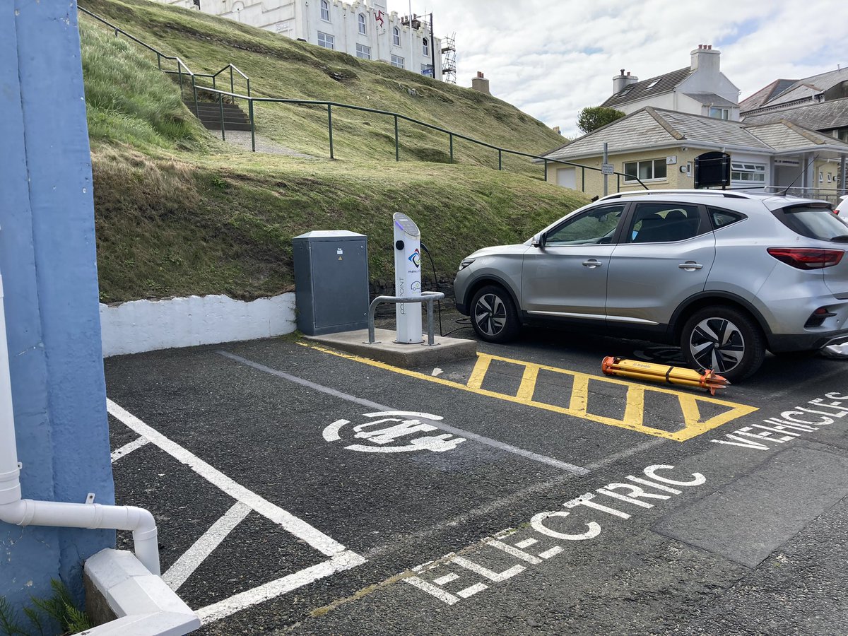 AlexLyall_SG's tweet photo. Nice to have an EV charging point while on site. Surveying Port Erin beach on the Isle of Man this week. #surveying #EV #ElectricVehicles #stormgeomatics https://t.co/4foxNzabWG