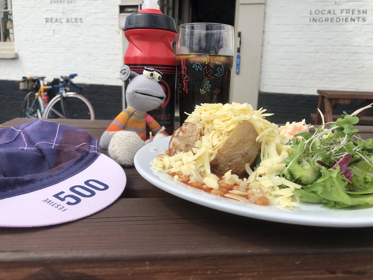 Sunniethehoob's tweet photo. Lunch. 140km done of the Mistress 300 digitally remastered
@AudaxUK #diybrevet @rapha #raphawomen https://t.co/j18PwrTBYJ
