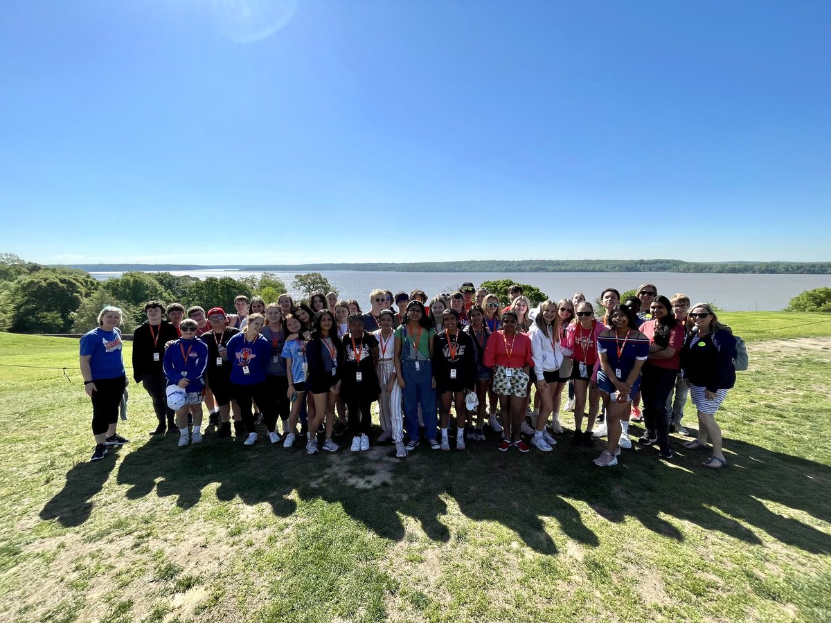 todd_helline's tweet photo. Bus 1 chaperones are sharing pics with me right now, so I’ll start posting them in groups #OOMSDC2022 https://t.co/uCjneeiWbQ