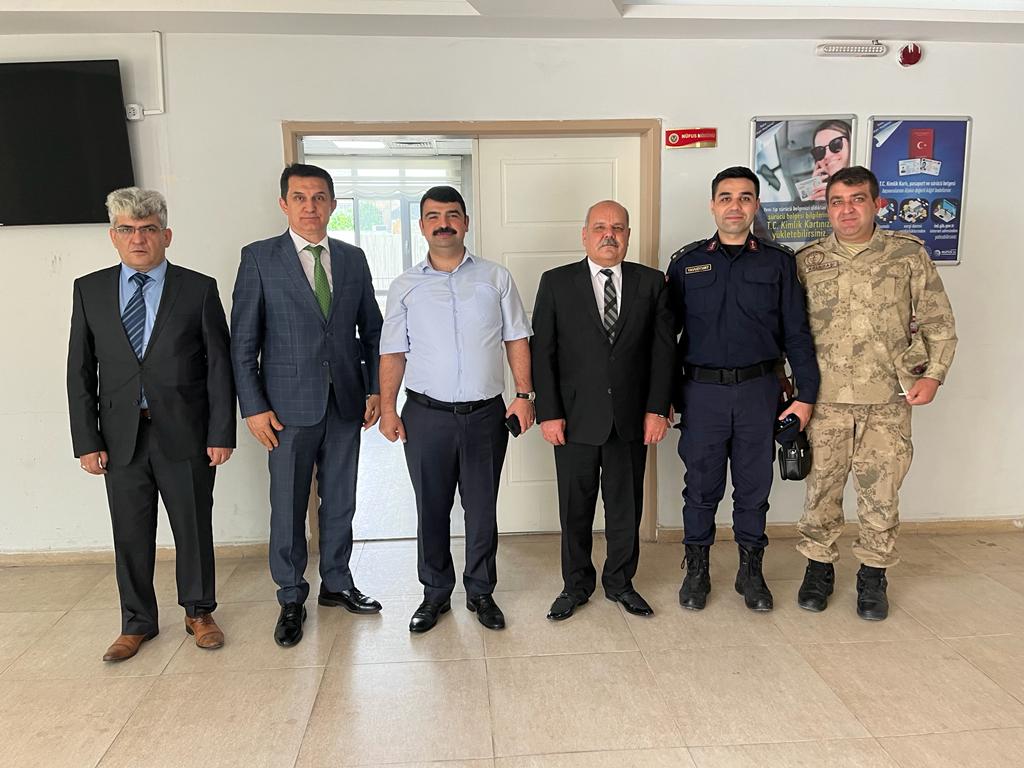 sadikaybar's tweet photo. Bozova İlçe Nüfus Müdürlüğüne atanmam sebebiyle hayırlı olsun ziyaretine gelen Hilvan İlçe Kaymakamı Sayın Coşkun DOĞAN ve beraberindeki heyete  nazik ziyaretlerinden dolayı teşekkür ederim. https://t.co/CiRp27xh5V