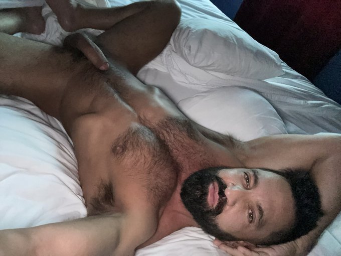 Good morning. Love the beds @Gaythering who’s gonna join me? https://t.co/NJQKFIJaiP