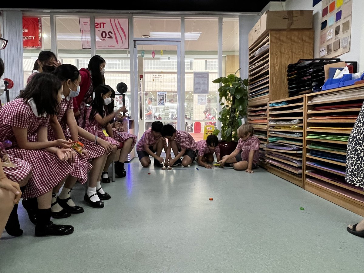 educ8torsarah's tweet photo. The Great Grade 4 Catapult Challenge! Students had so much fun using what they’ve learned about simple machines to design, test, and finally compete against each other with their catapults! @KhouloodAssad #TISMacao #TISSteam #makercenteredlearning https://t.co/fa979RrYQJ