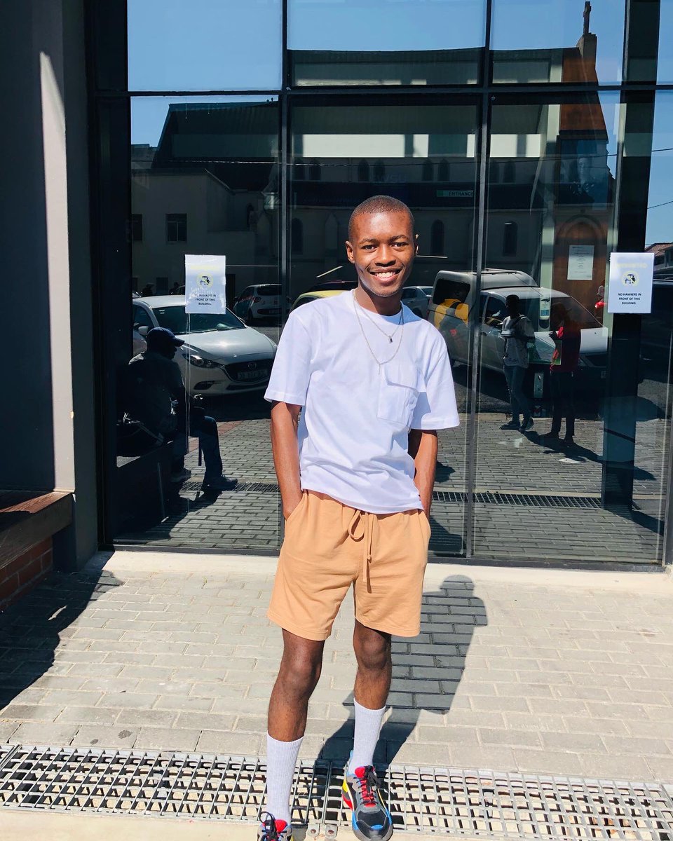 AzukiweRom's tweet photo. Decided to rock shorts in public for the first time.🥰😍🏳️‍🌈 #Queer https://t.co/qyWYzPGN1z
