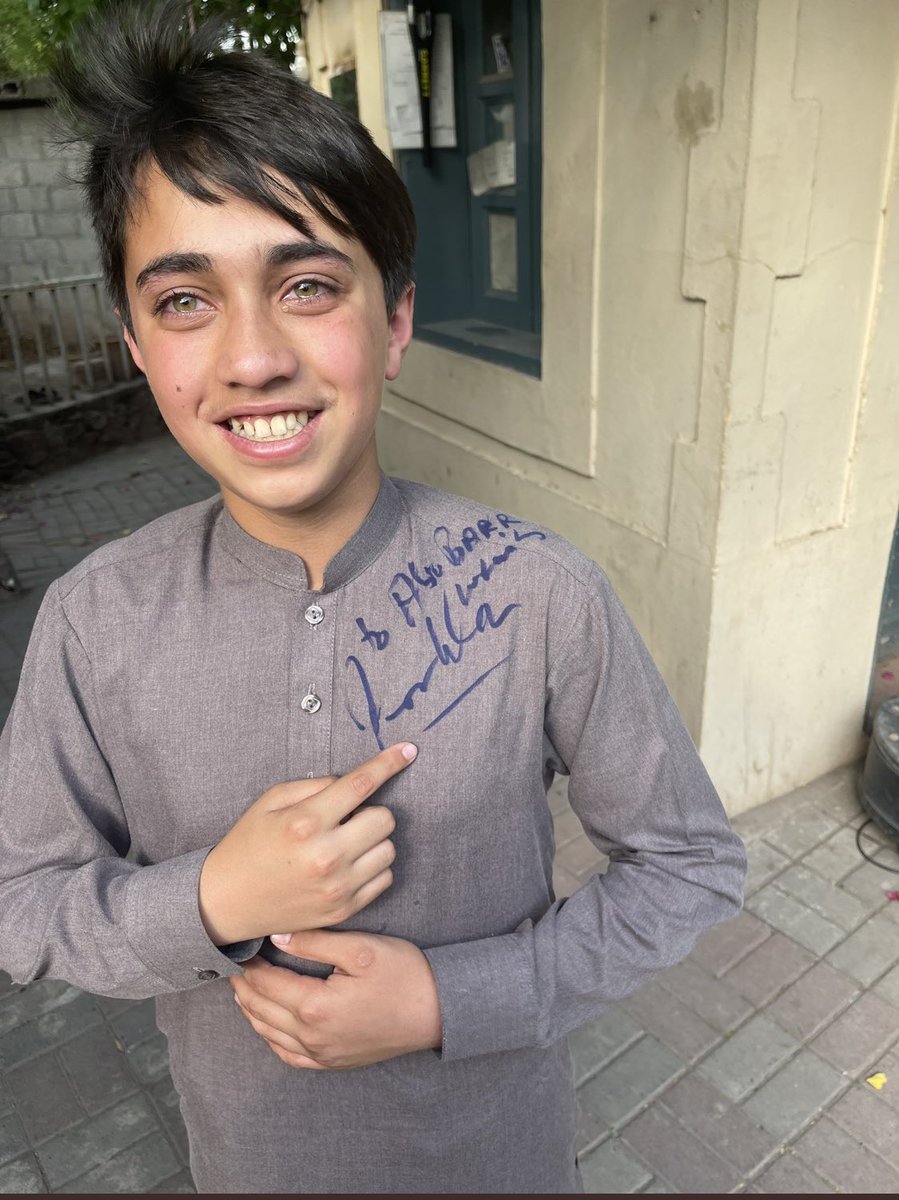 idrees_002's tweet photo. @RabiaaMalikPK @ImranKhanPTI Look into his eyes . That's pure love https://t.co/2qPxUbkSuU