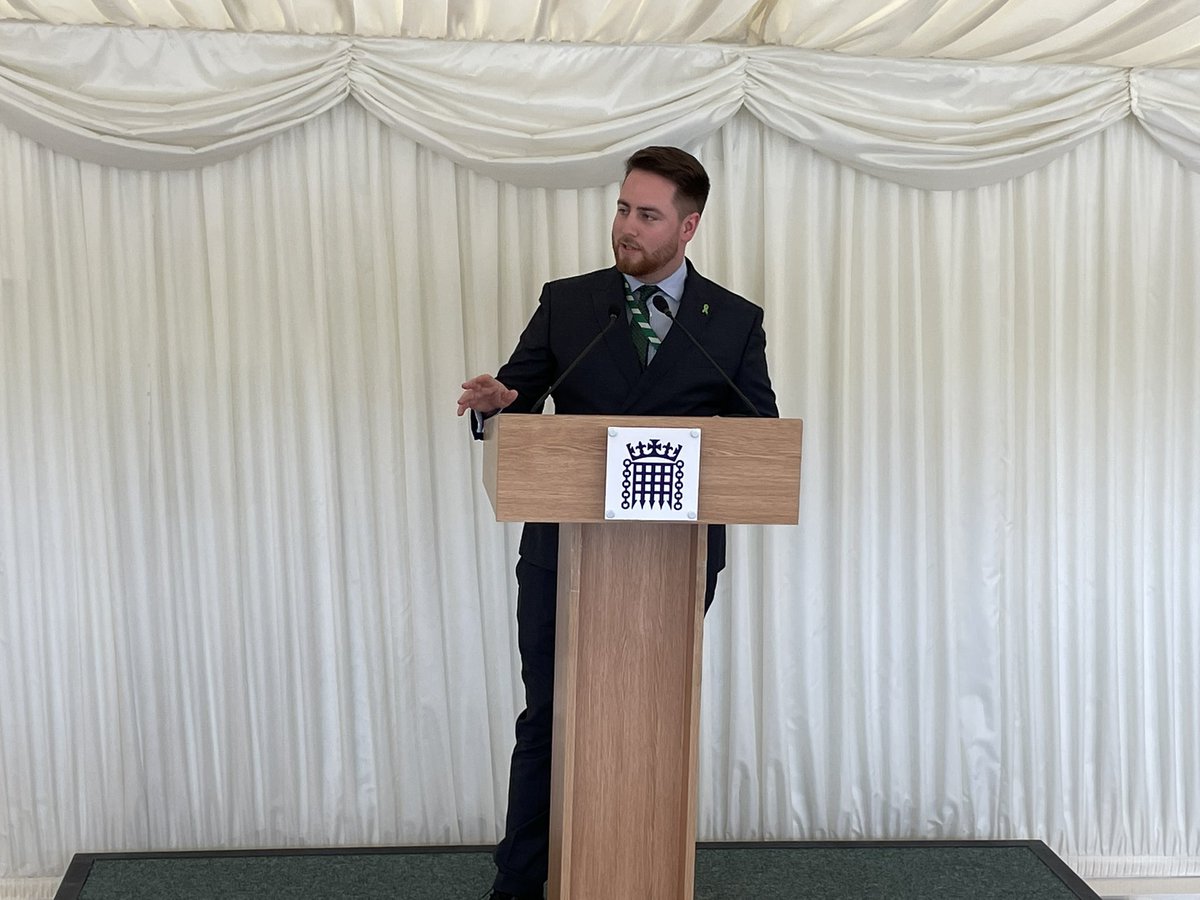 gasworksollie's tweet photo. @JacobYoungMP introducing @nationalgriduk Project Union plans for a 2000km GB H2 transmission system by the early 2030s, securely connecting up SuperPlaces feeding industry, power, homes, transport, production &amp; storage, allowing for H2 offtake for demand on the wider gas grid. https://t.co/Q5rXEtwQno