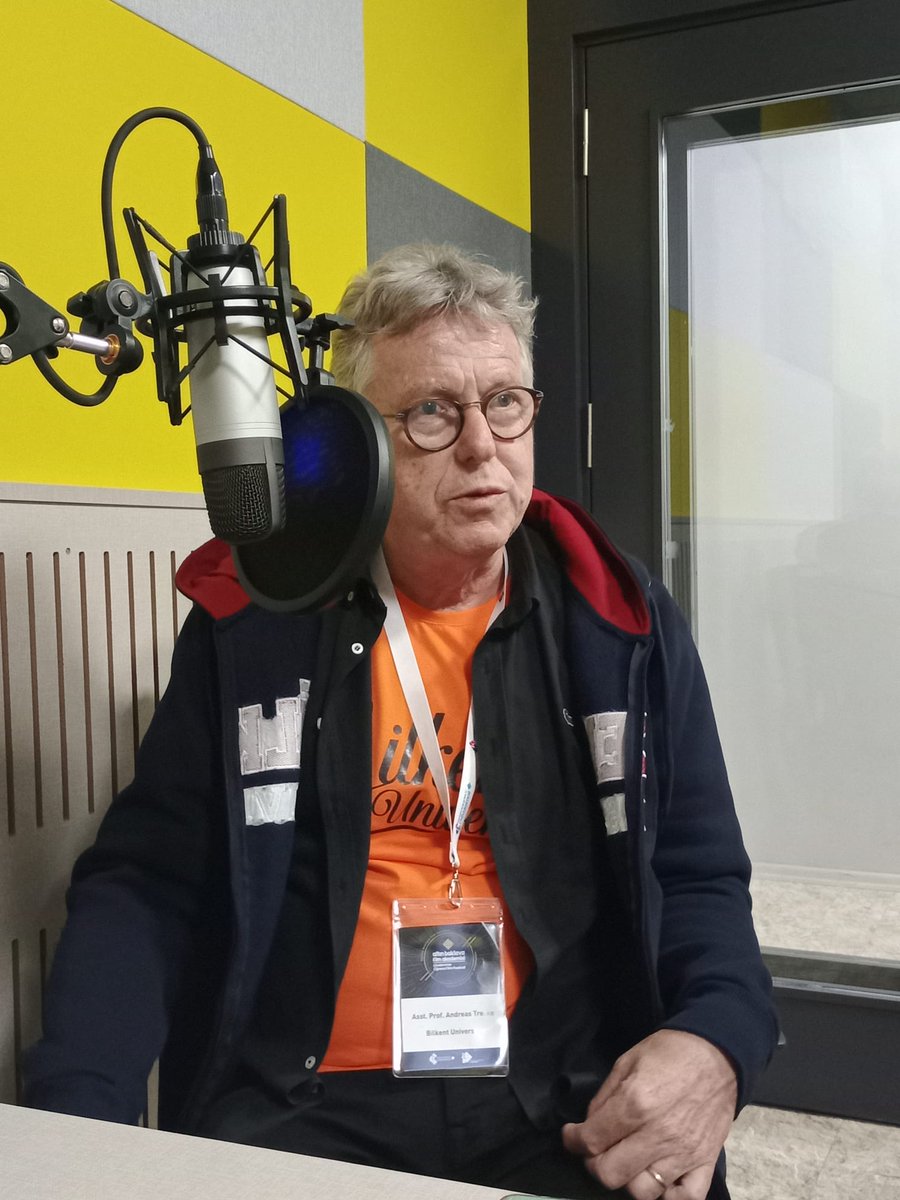 Altın Baklava Film Festivali kapsamında Dr. Öğr. Üyesi Andreas Treske "Bilkent Senfoni Orkestrası ile Çoklu Çekim" konulu söyleşisini HKÜ Radyoda dinleyicilerimizle paylaşacak.