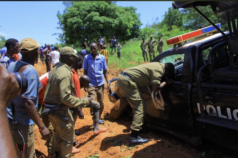This police Patrol had brought police men to disperse angry residents who were protesting the poor state of a road in Nakaseke. The police patrol broke down on the same road. 😂