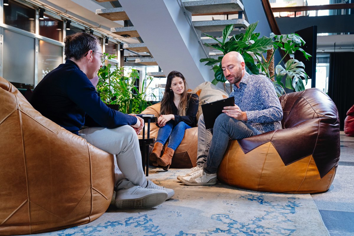 OfficeInspire's tweet photo. This Brazilian hero is the perfect addition to the classic desk workstation, provides variety, loosens up the atmosphere and offers new configurable options:
https://t.co/HAENTosyBS
#brasilheroe #worklifebalance #workspace #modernoffice #seating #beanie https://t.co/jn3rED6U3O