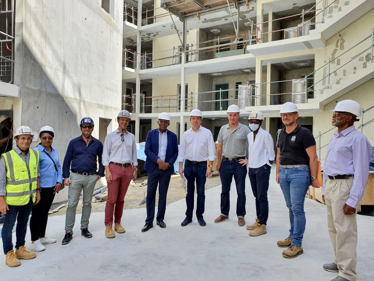 OSalleron's tweet photo. Visite du chantier de 300 logements du quartier Marzoukou à Petite Terre à #Mayotte en compagnie de Saïd Omar Oili Pdt agglo Dzaoudzi @OmarOili Projet #SiM Entr. @VINCIConstruc avec Pdt FMTP Julian Champiat https://t.co/Kk74u8gNTr