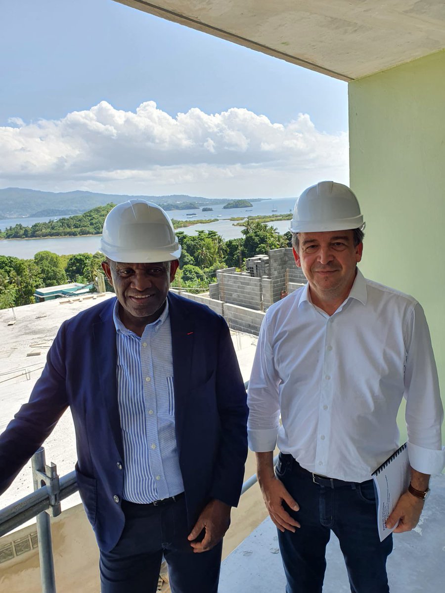 OSalleron's tweet photo. Visite du chantier de 300 logements du quartier Marzoukou à Petite Terre à #Mayotte en compagnie de Saïd Omar Oili Pdt agglo Dzaoudzi @OmarOili Projet #SiM Entr. @VINCIConstruc avec Pdt FMTP Julian Champiat https://t.co/Kk74u8gNTr