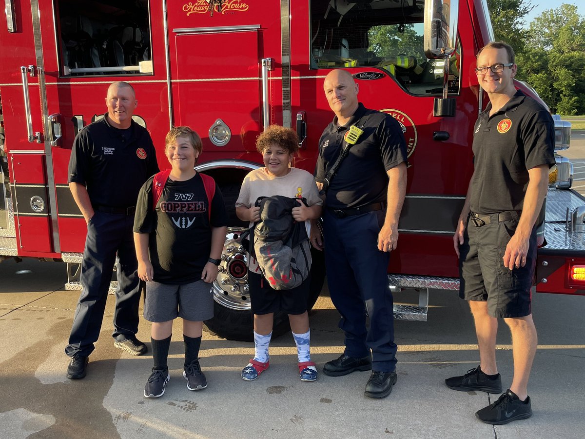 Special delivery for these 2 @DCEtrailblazers auction winners! Ride to school in a fire truck! 🎉🚒 @MissBramlage <a href="/MrsGentzel4th/">Rachel Gentzel</a>