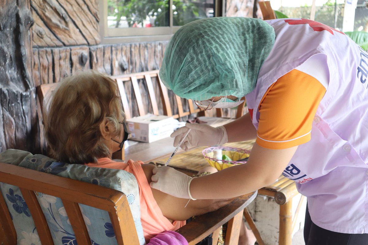 ifrc's tweet photo. It's #InternationalNursesDay. 

Today, we join the world to pay tribute to the incredible work nurses do everyday to save lives. 👩‍⚕️👩🏾‍⚕️👩🏿‍⚕️👩🏽‍⚕️

Thank you to all of you for making this world a better place. ❤️ https://t.co/PMMg6EmOPV