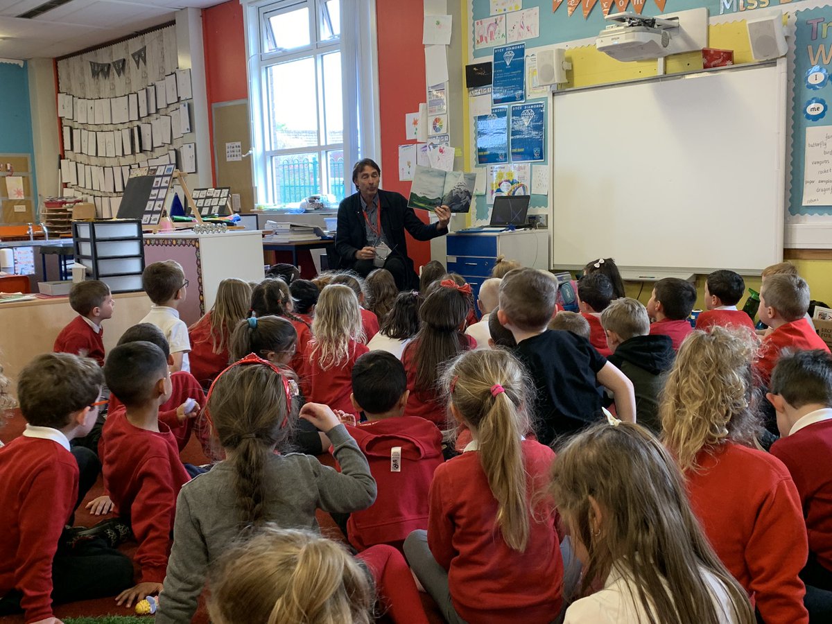 Thank you so much to our Explorer In Residence @Dickinson_Matt for coming and chatting to primary 1 about his Everest adventures and reading all about Mabel’s adventures in “Mabel Climbs a Mountain!” I think we have many future explorers in our class! 🏔🧗‍♂️ #BigDreams #Exploring