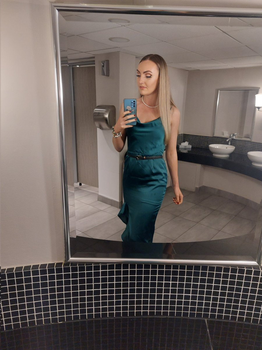 My favourite thing to do is dress up so I've made it into my career 👗 💖