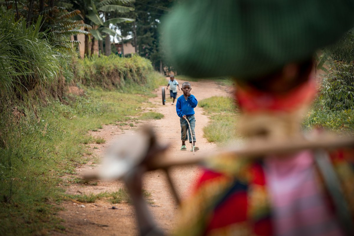 Hubert_rw's tweet photo. Mothers’ day­­­, a tribute to the females who dedicate their lives to being the source of humanity.I had the privilege to capture these shots of a hardworking farmer who wakes up early every day striving for the wellbeing of her family. #RwOT  #HappyMothersDay2022 #storytelling https://t.co/ycJ99bsS8i