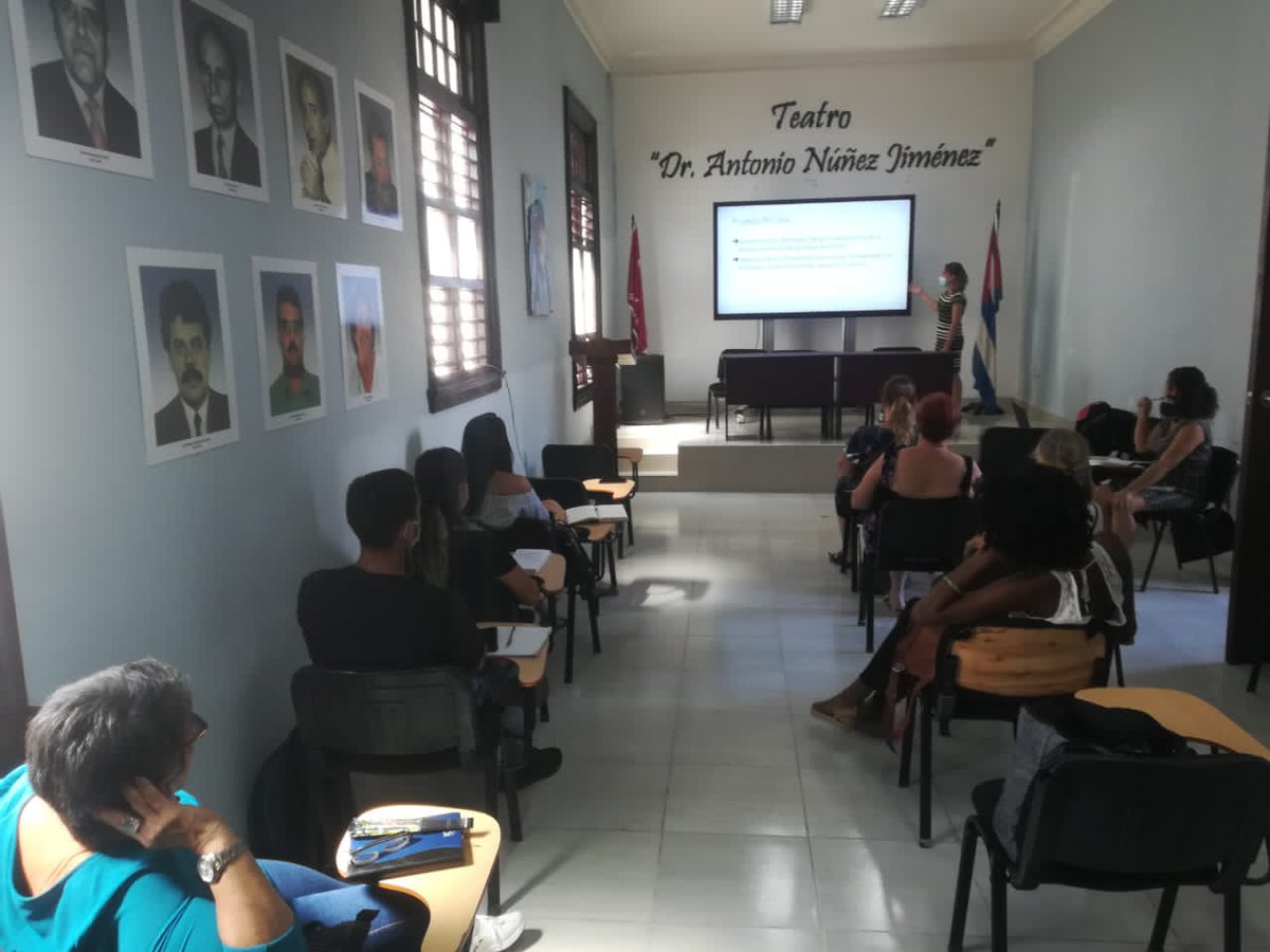 Continúa el Taller de Historia Ambiental y Selección de  Indicadores 📊 para el Monitoreo📝.
En el día de ayer se trabajó en la línea base de los #ecosistemas marinos, pastos y #arrecifes. 
Gracias al  <a href="/igtcuba/">Instituto de Geografía Tropical Cuba</a> por su hospitalidad😁.
<a href="/theGCF/">Green Climate Fund</a>
#ProyectoMiCosta
#Cuba